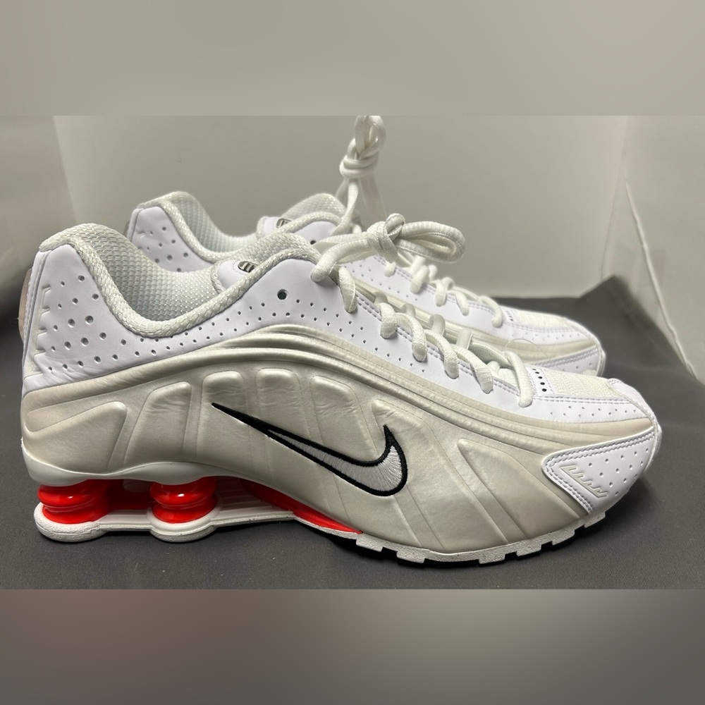 Nike Women's Shox R4 "White/Phantom" Running Shoes AR3565-103 Size (9)